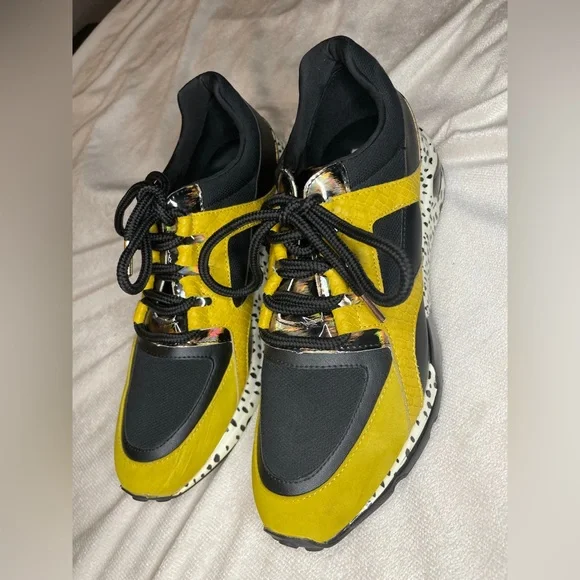 Steven Madden Cliffhanger shoes. Gold metallic leopard print. Used once - Picture 9 of 11